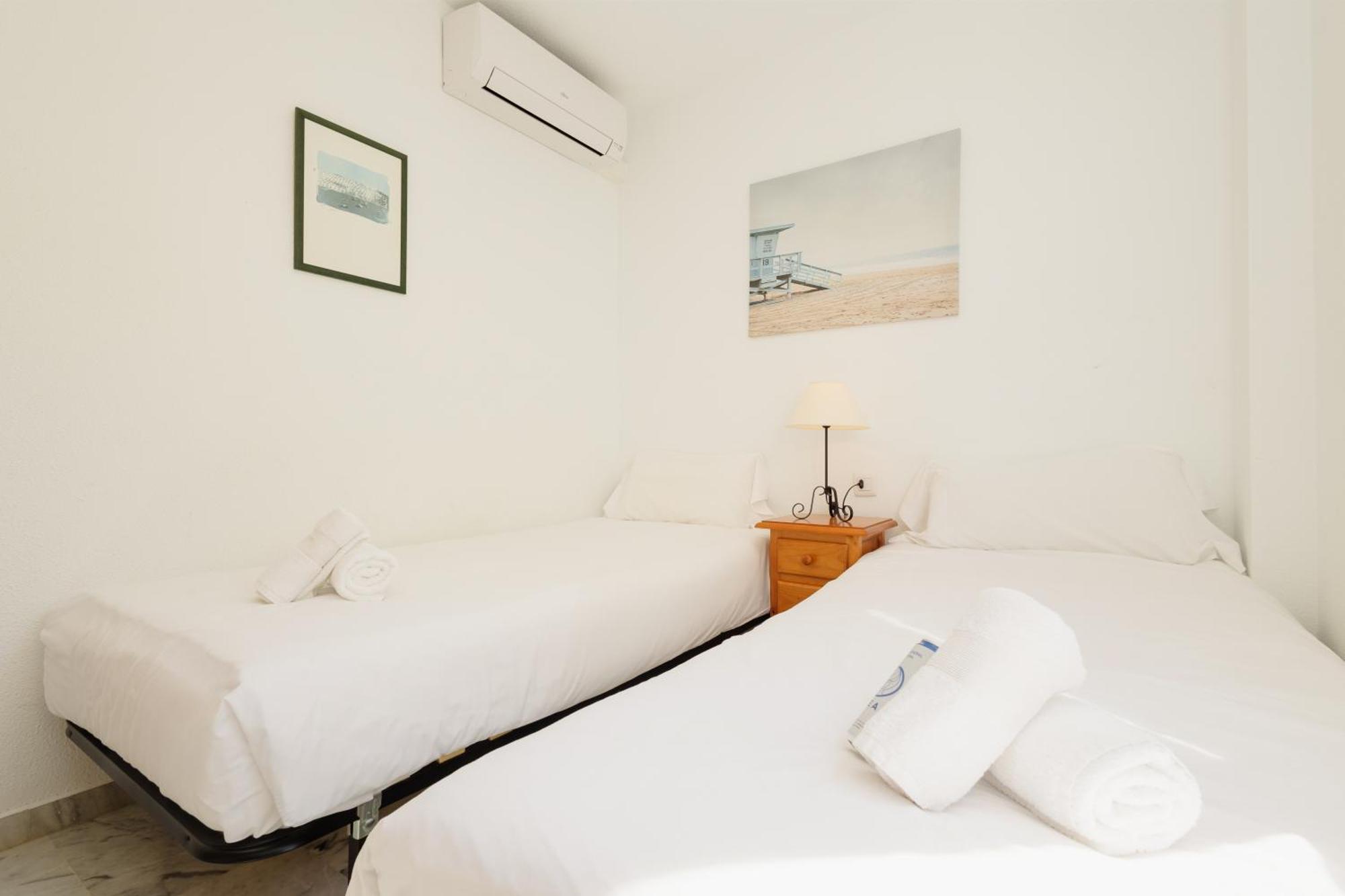Beautiful Townhouse Walking Distance To The Beach In Costabella, Marbella Eksteriør billede