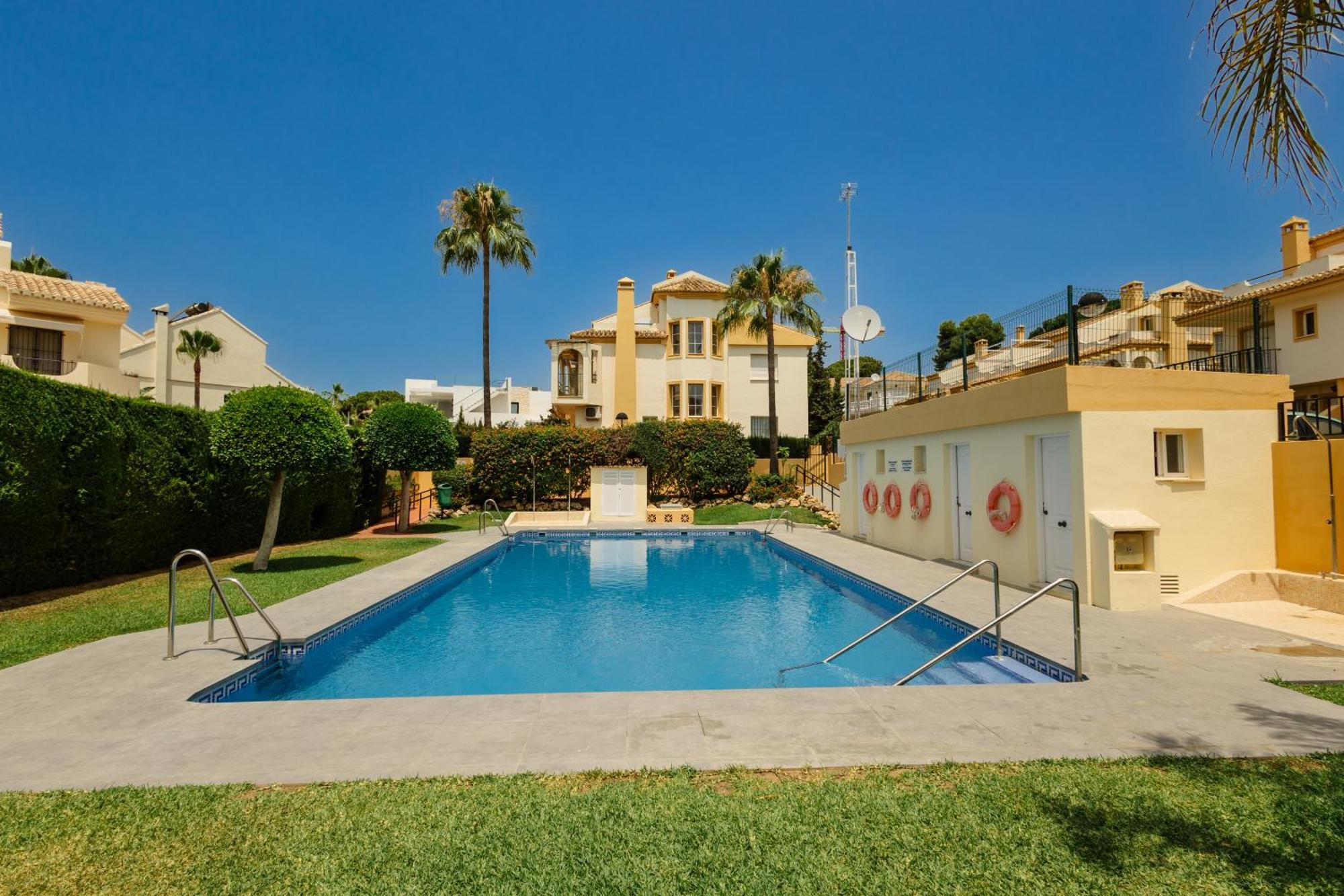 Beautiful Townhouse Walking Distance To The Beach In Costabella, Marbella Eksteriør billede