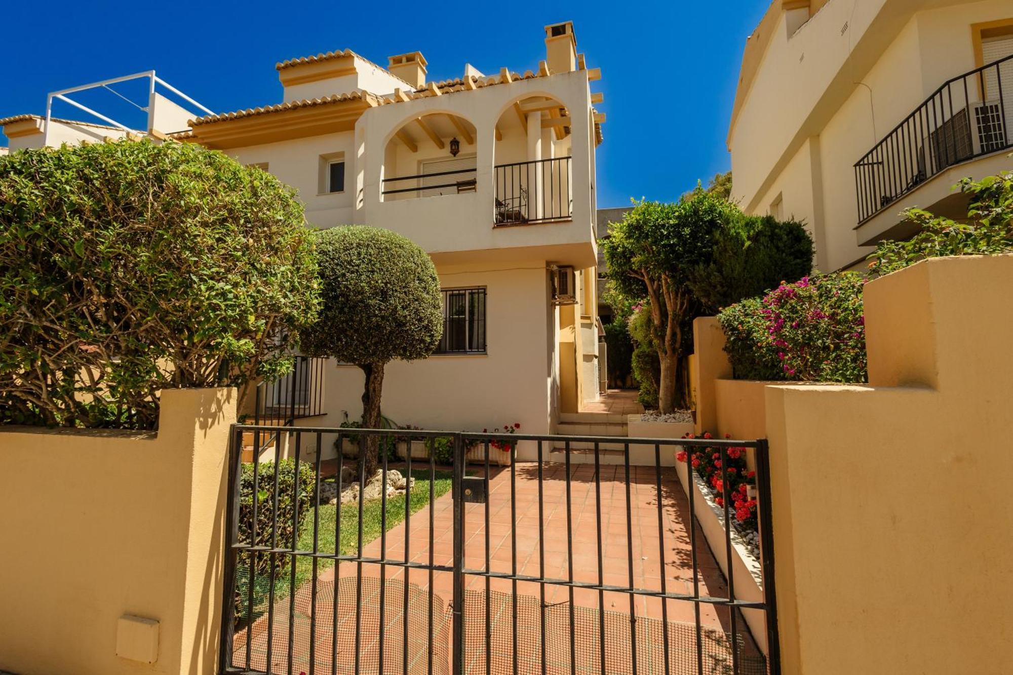 Beautiful Townhouse Walking Distance To The Beach In Costabella, Marbella Eksteriør billede