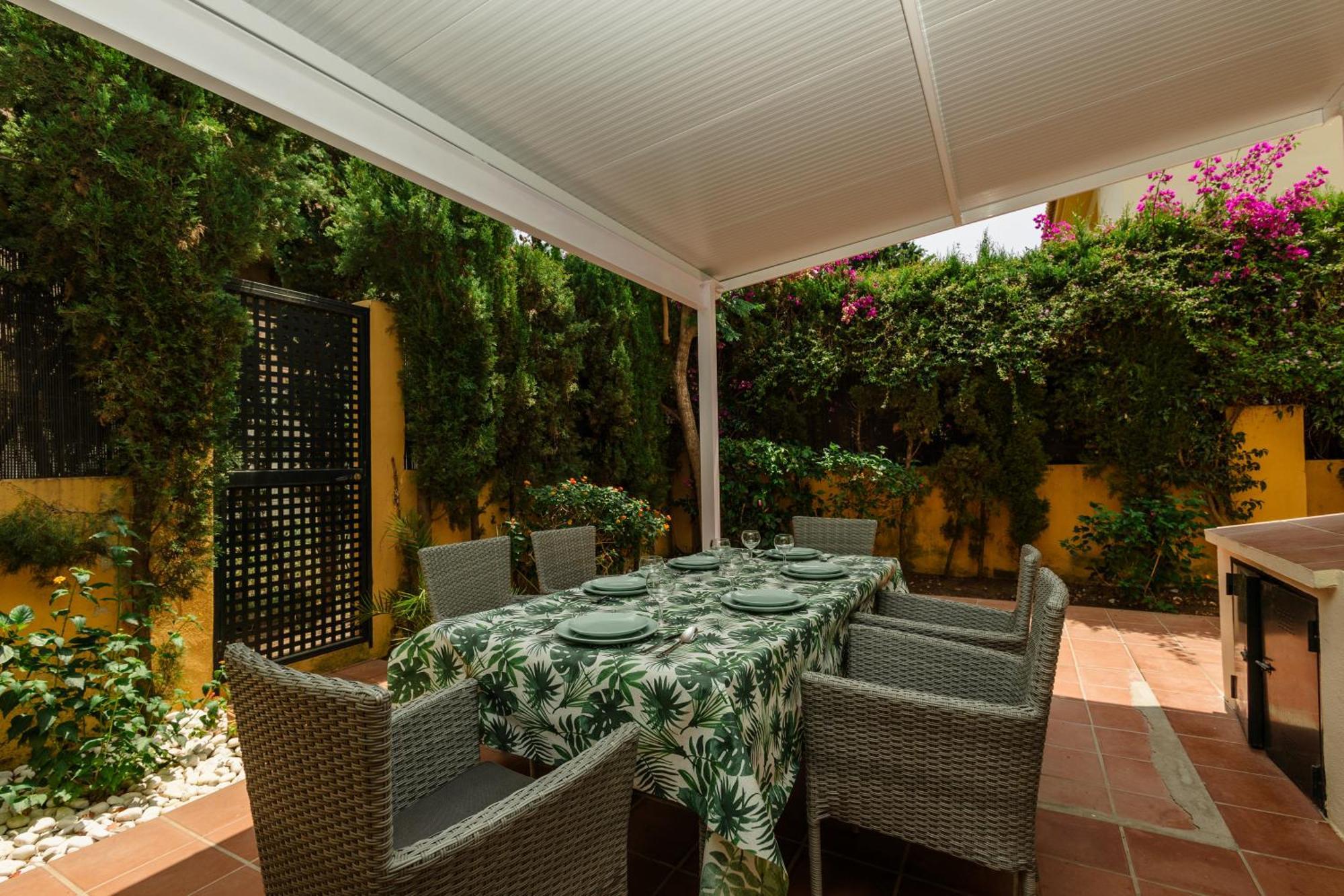 Beautiful Townhouse Walking Distance To The Beach In Costabella, Marbella Eksteriør billede